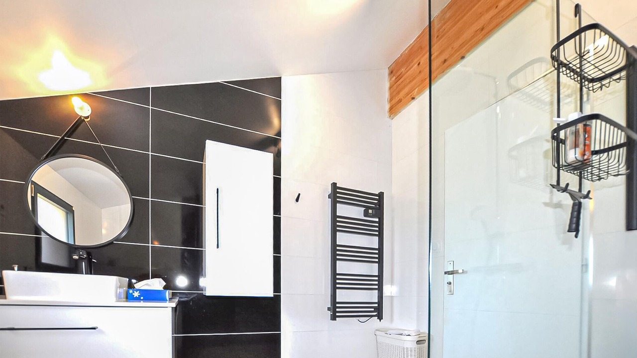 Photo of Bathroom in Saint-Genis