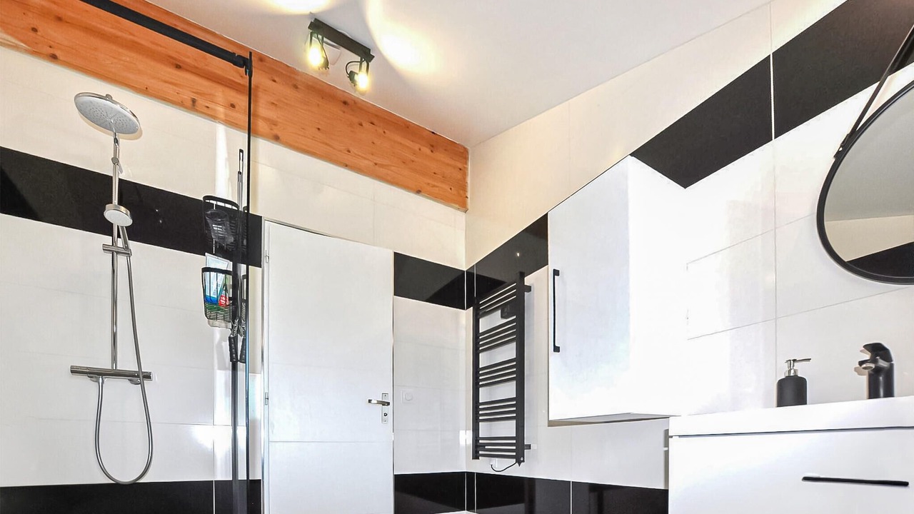 Photo of Bathroom in Saint-Genis