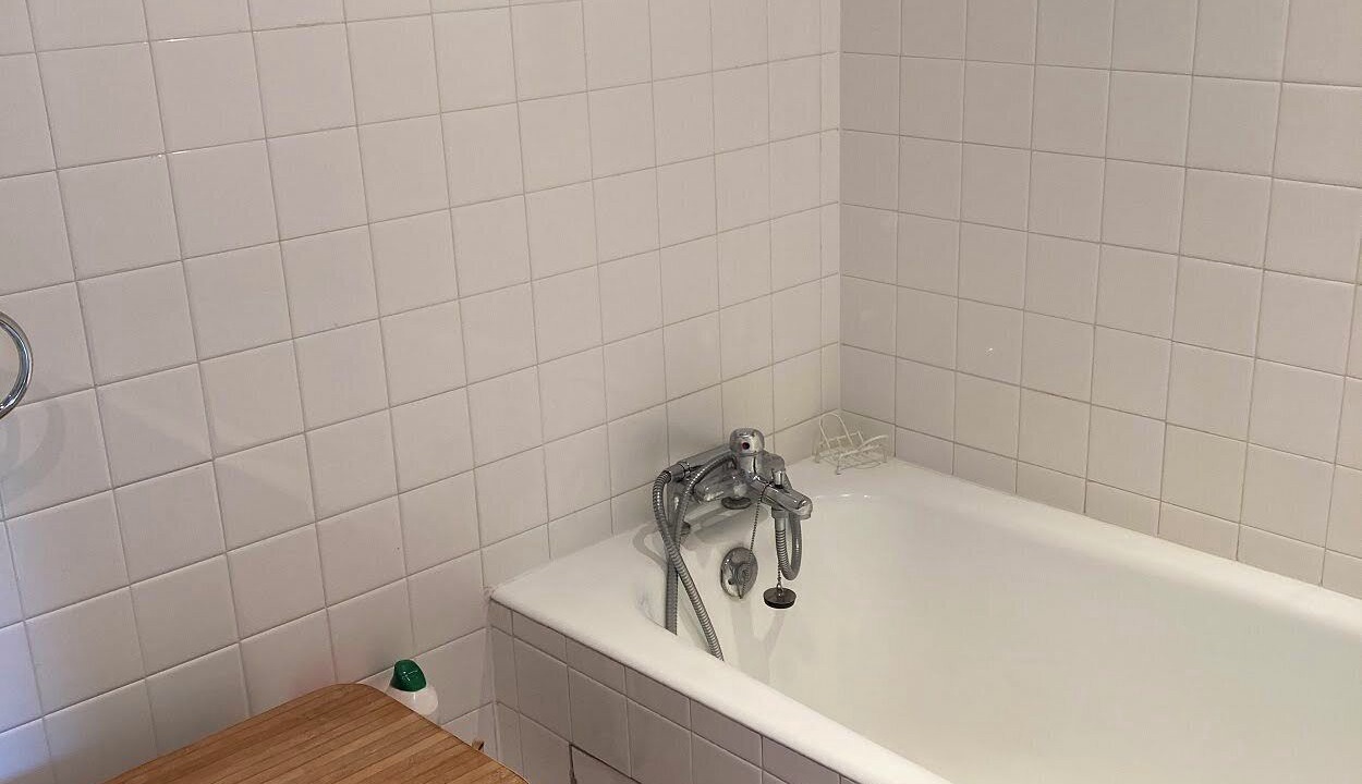 Photo of Bathroom in Saint-Offenge-Dessous