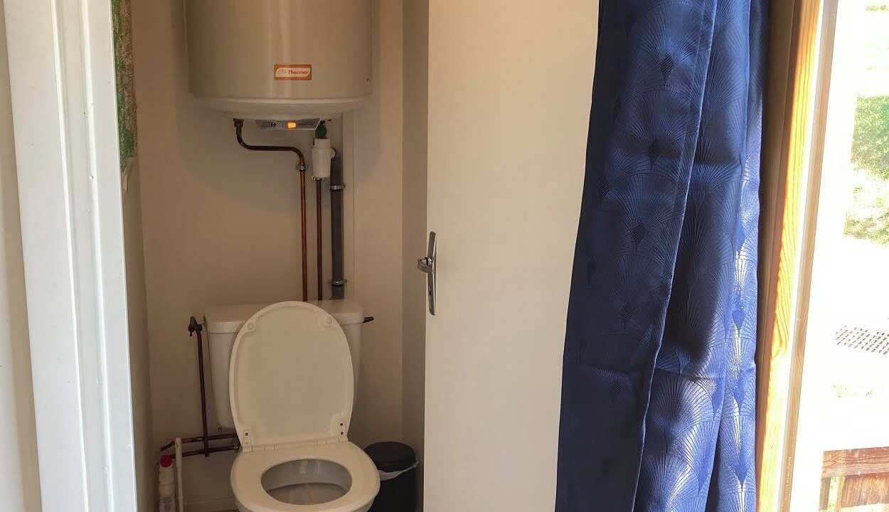 Photo of Bathroom in Saint-Offenge-Dessous