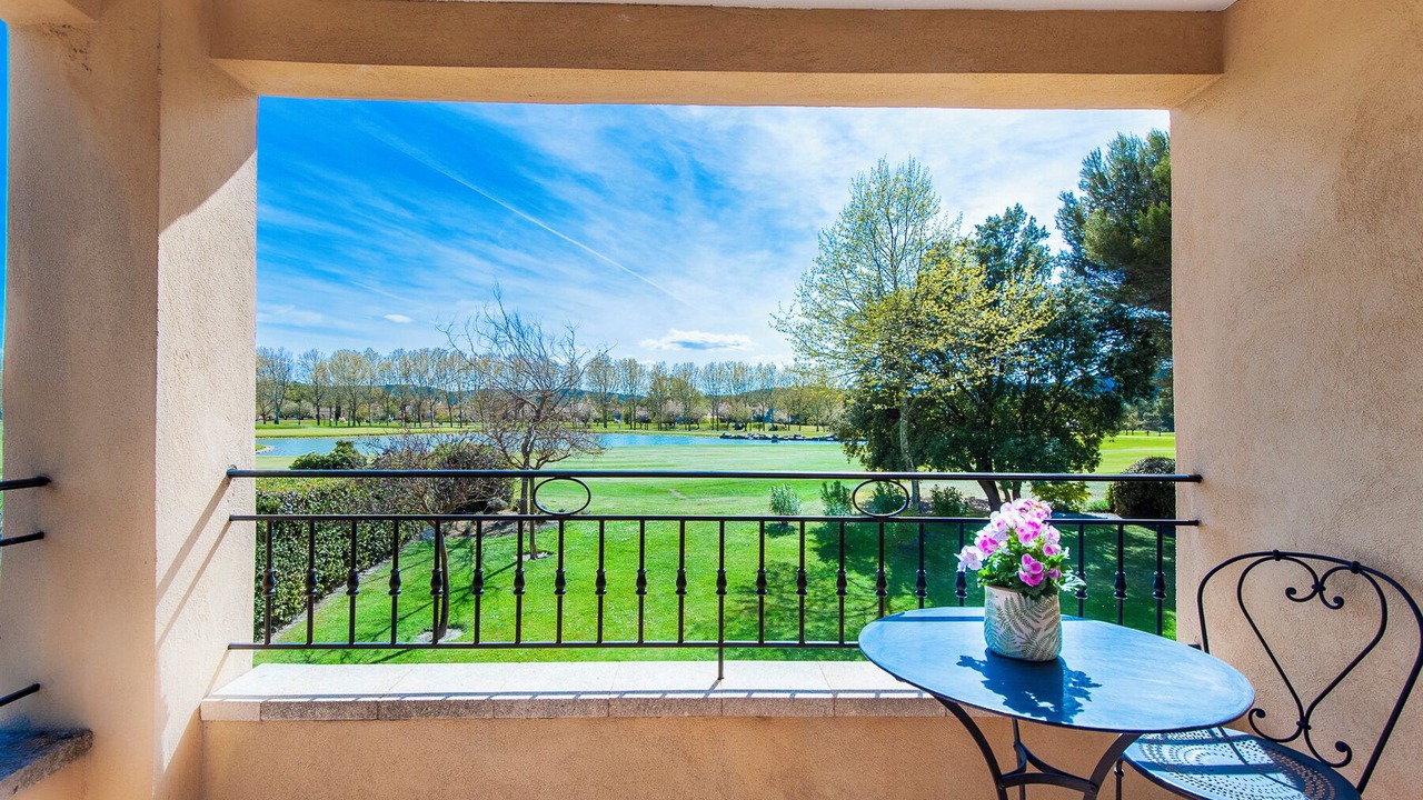 Photo of Outdoor in Pont Royal