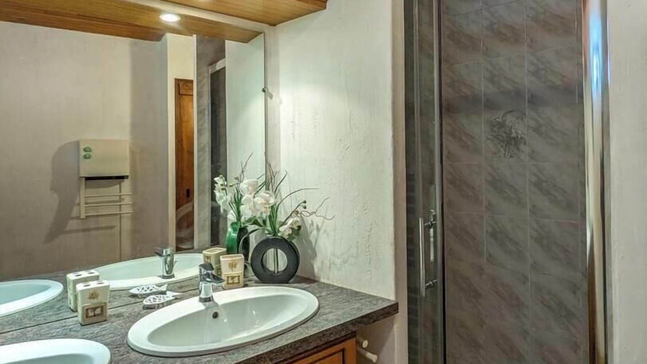 Photo of Bathroom in Cires