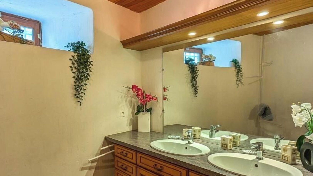 Photo of Bathroom in Cires