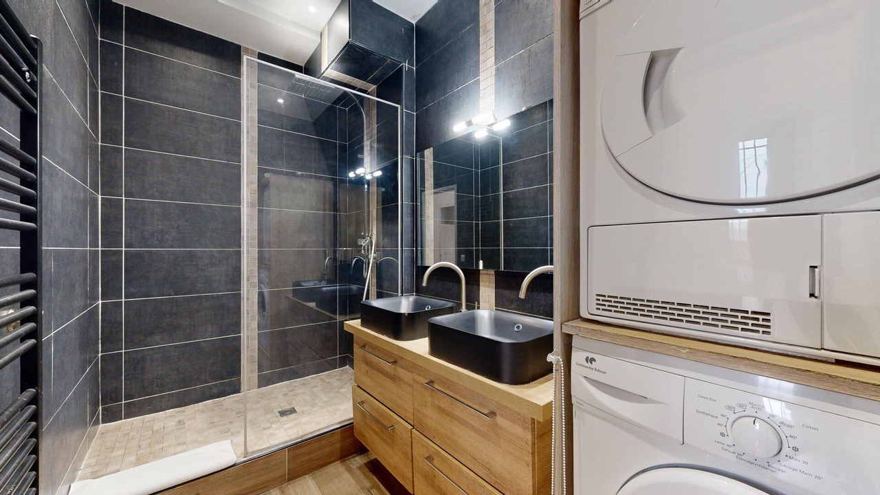 Photo of Bathroom in Quartier du Mail