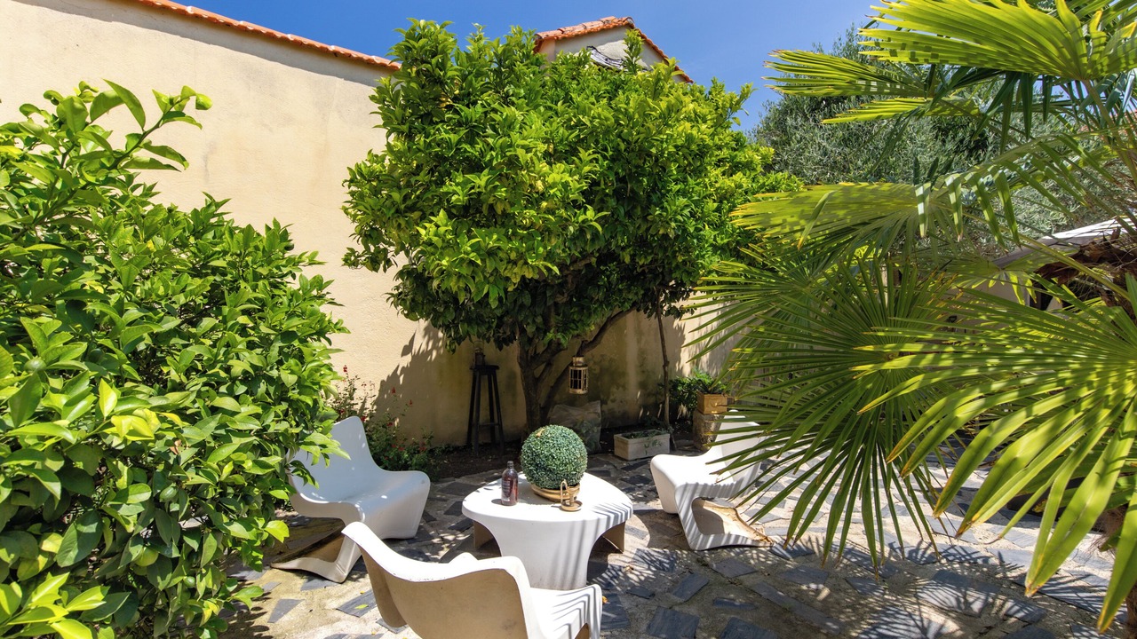 Photo of Patio Balcony in Saint-Christoly-Medoc