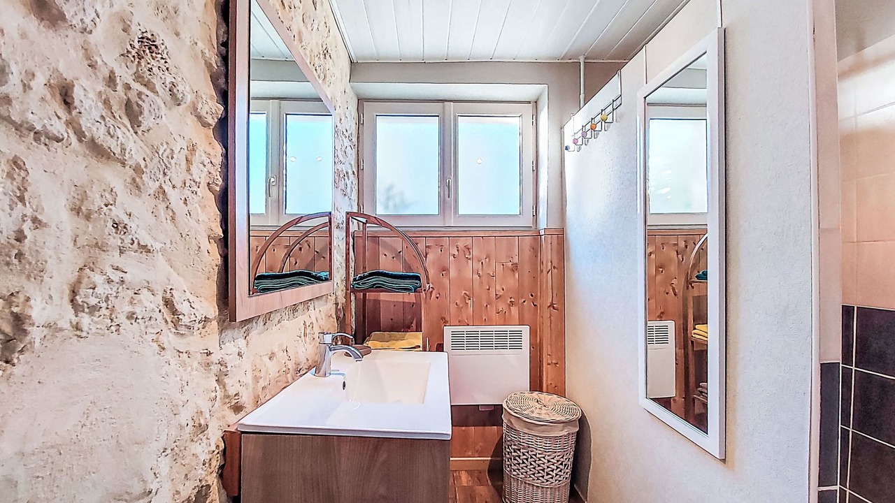 Photo of Bathroom in Cissac-Medoc