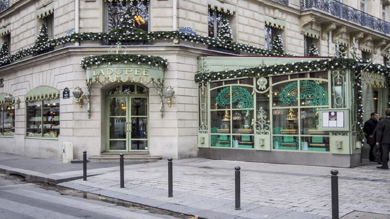 Photo of Others in Champs-Elysees