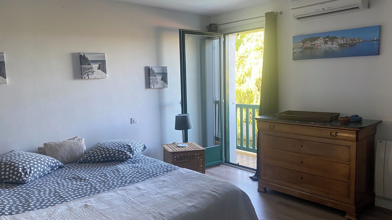 Photo of Bedroom in Behobie