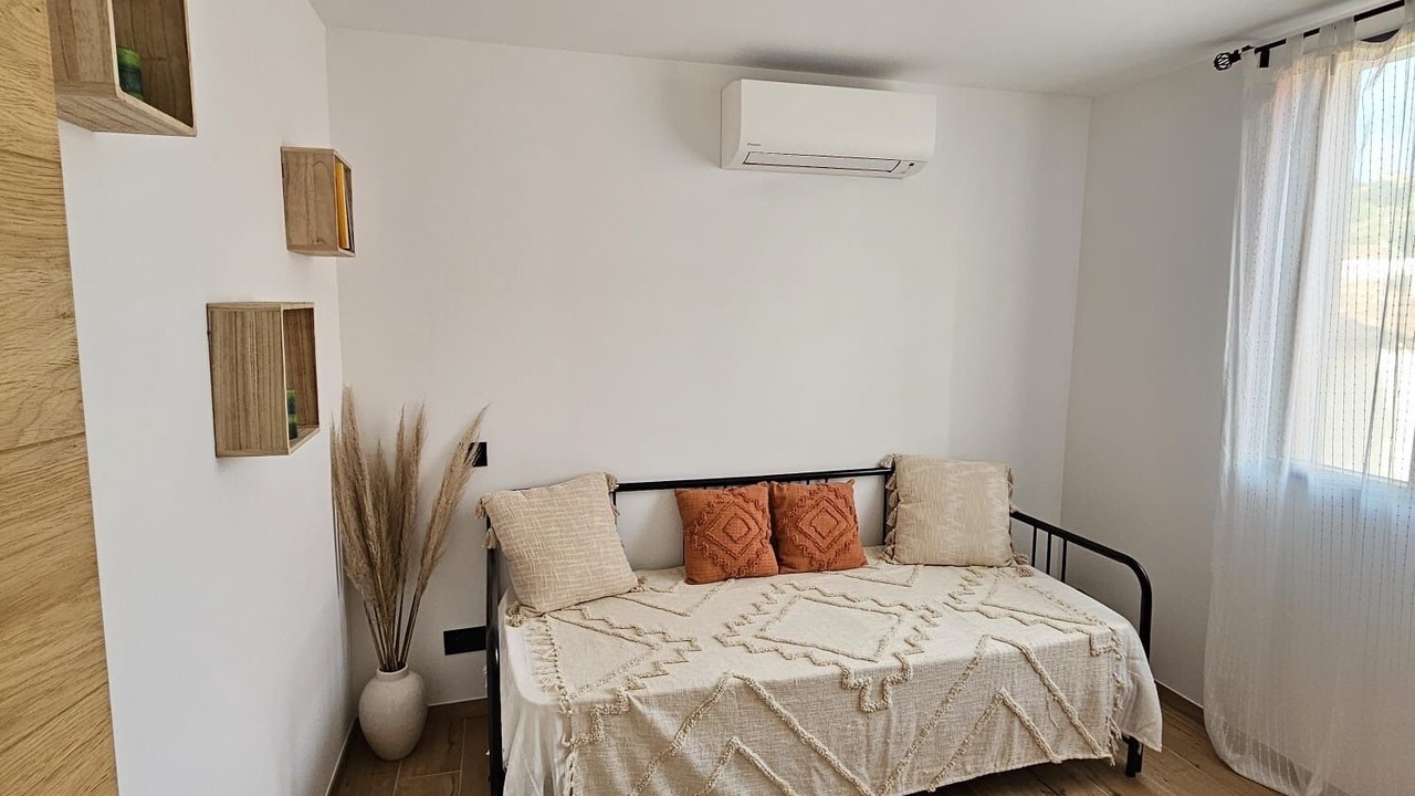 Photo of Bedroom in Ensues-la-Redonne