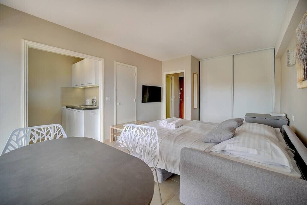 Photo of Bedroom in Prado - Republique