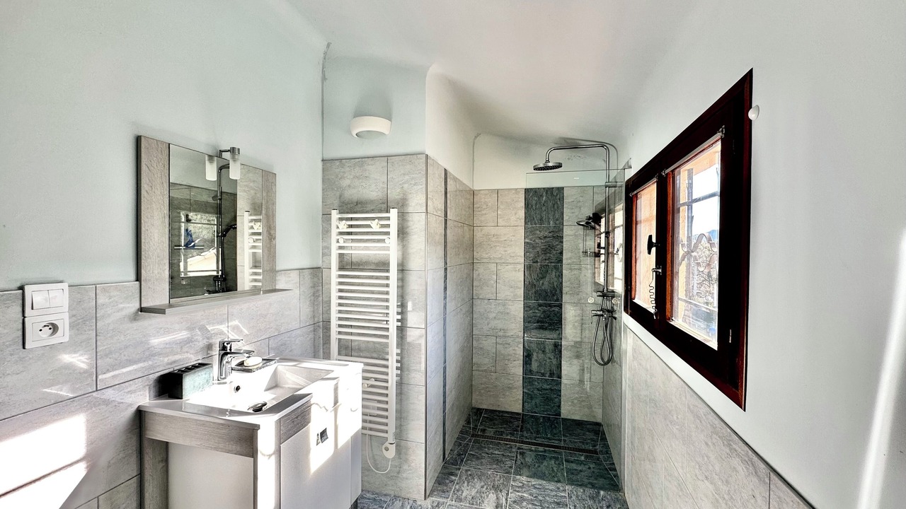 Photo of Bathroom in Villelongue-dels-Monts