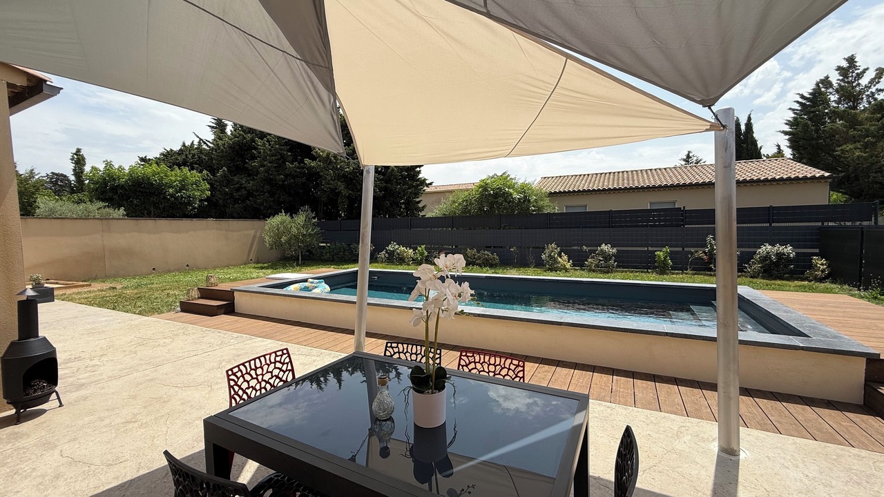 Photo of Outdoor in Sainte-Cecile-les-Vignes