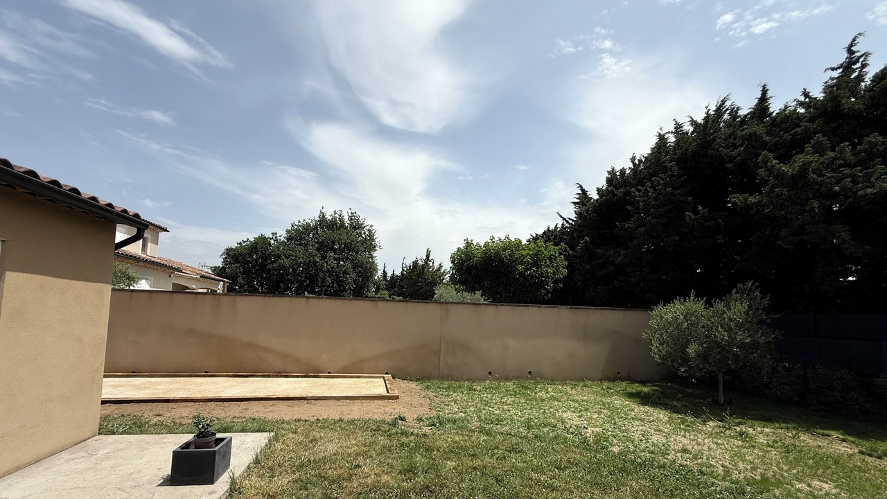 Photo of Outdoor in Sainte-Cecile-les-Vignes