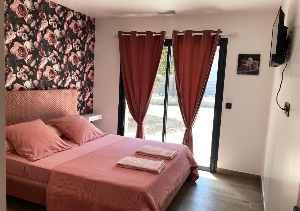 Photo of Bedroom in Saint-Fortunat-sur-Eyrieux