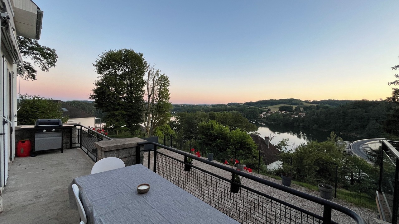 Photo of Patio Balcony in Saint-Etienne-Cantales