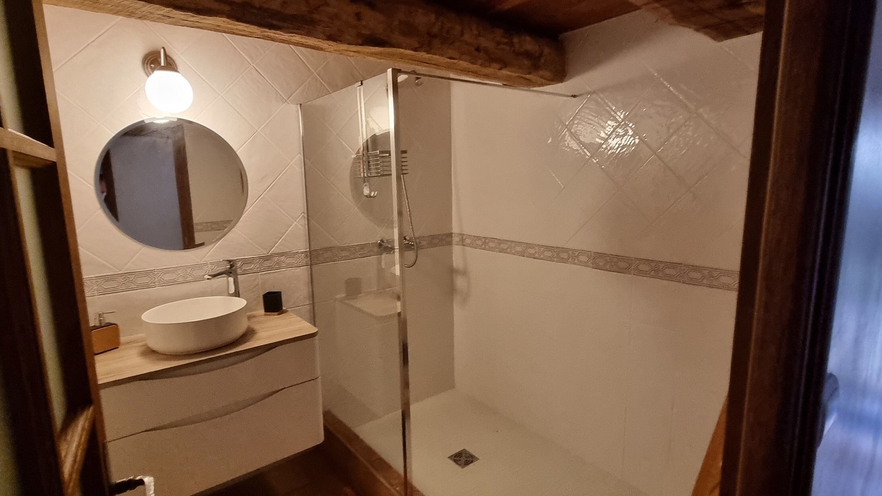 Photo of Bathroom in Saint-Cirgues