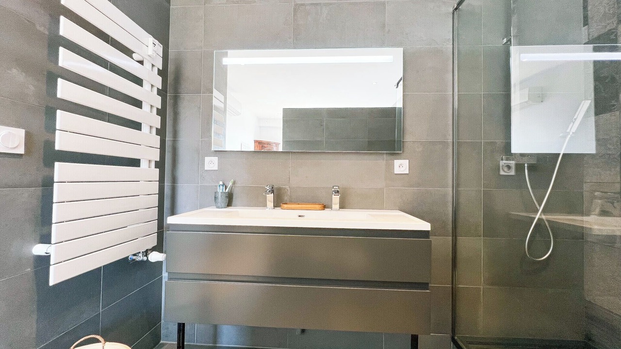 Photo of Bathroom in Grenoble City Centre
