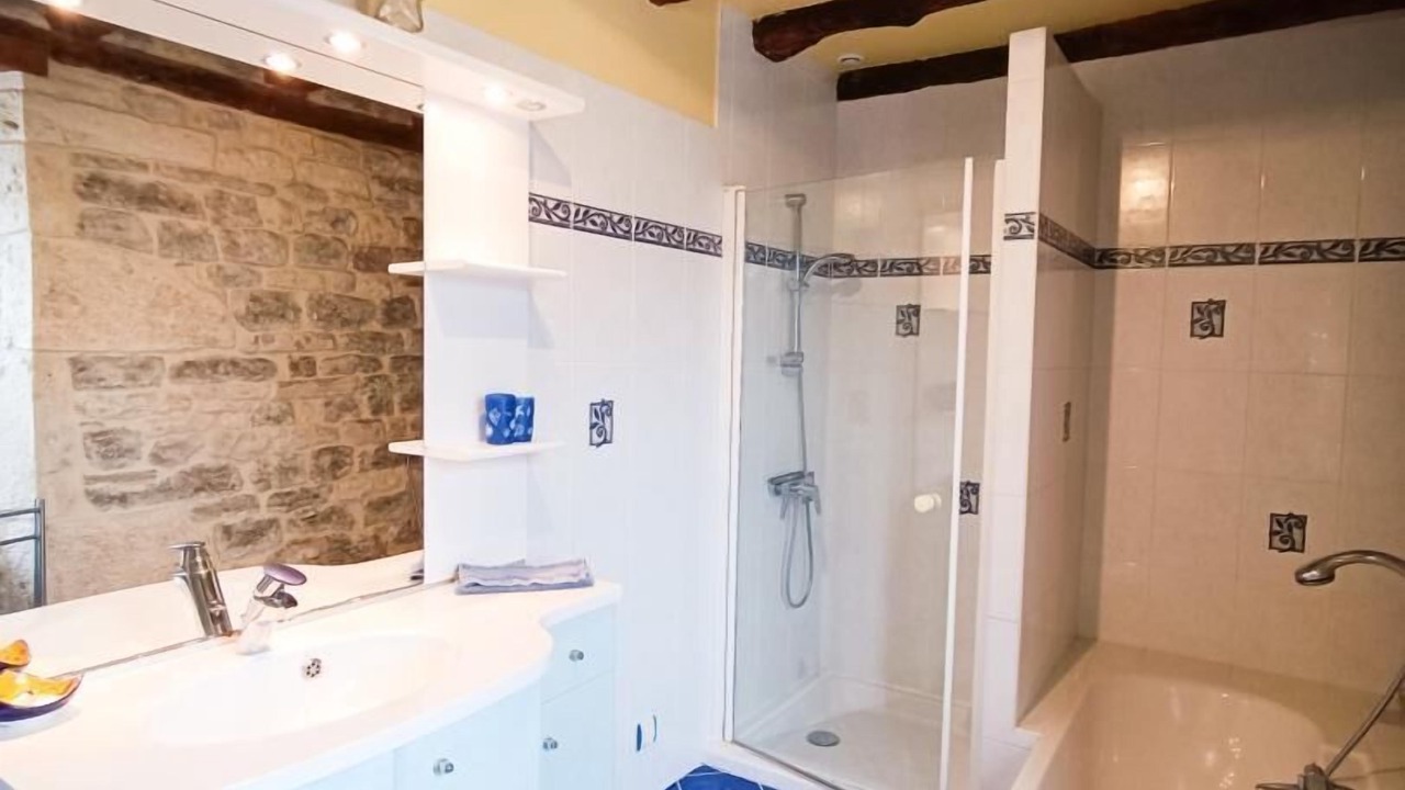 Photo of Bathroom in Gintrac