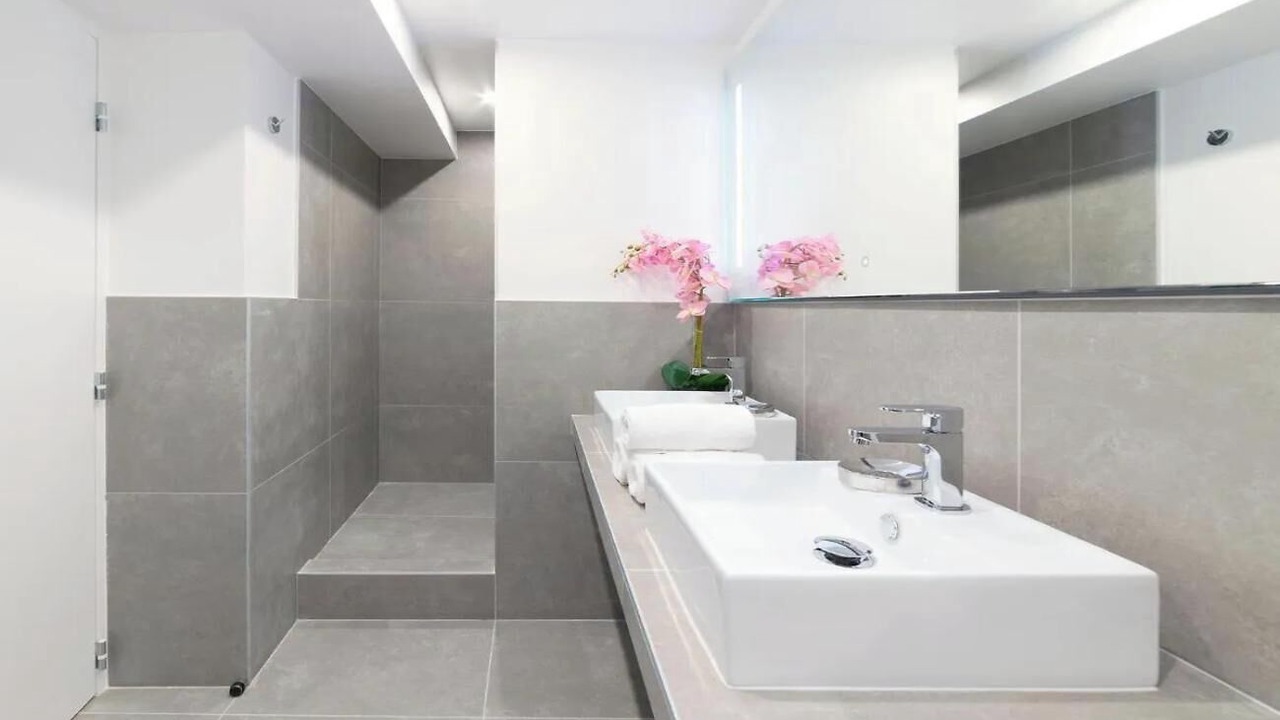 Photo of Bathroom in 2nd Arrondissement