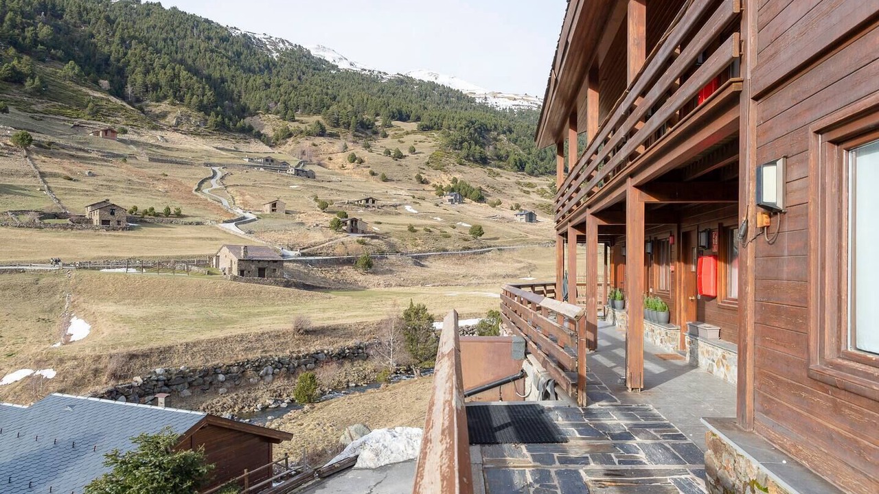 Photo of Outdoor in Incles