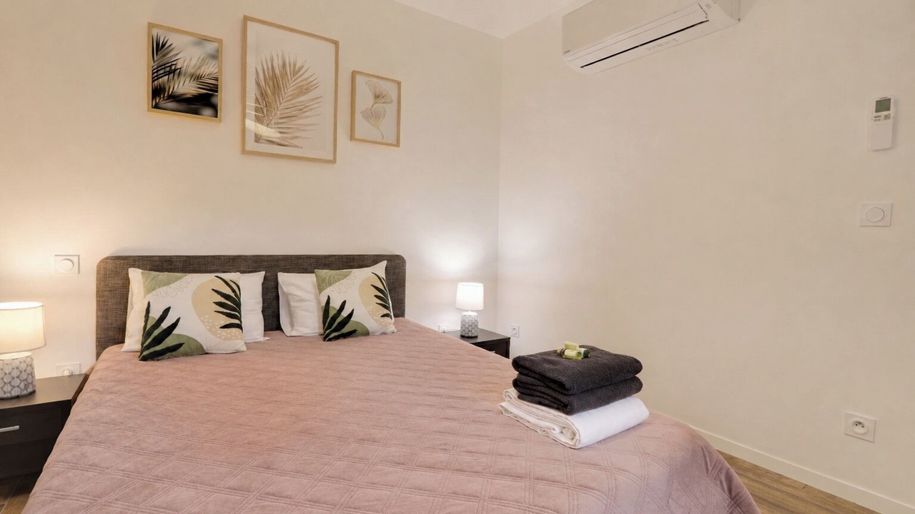 Photo of Bedroom in Preconil