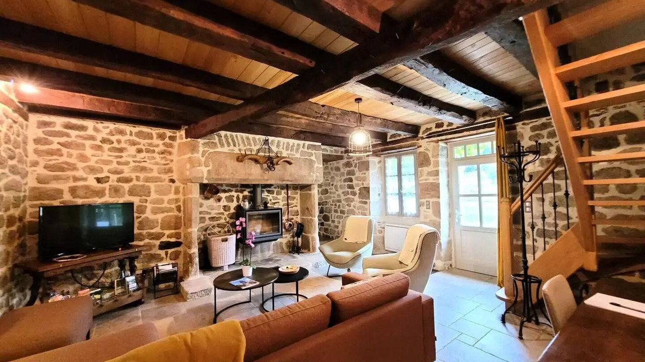 Photo of Livingroom in Sexcles