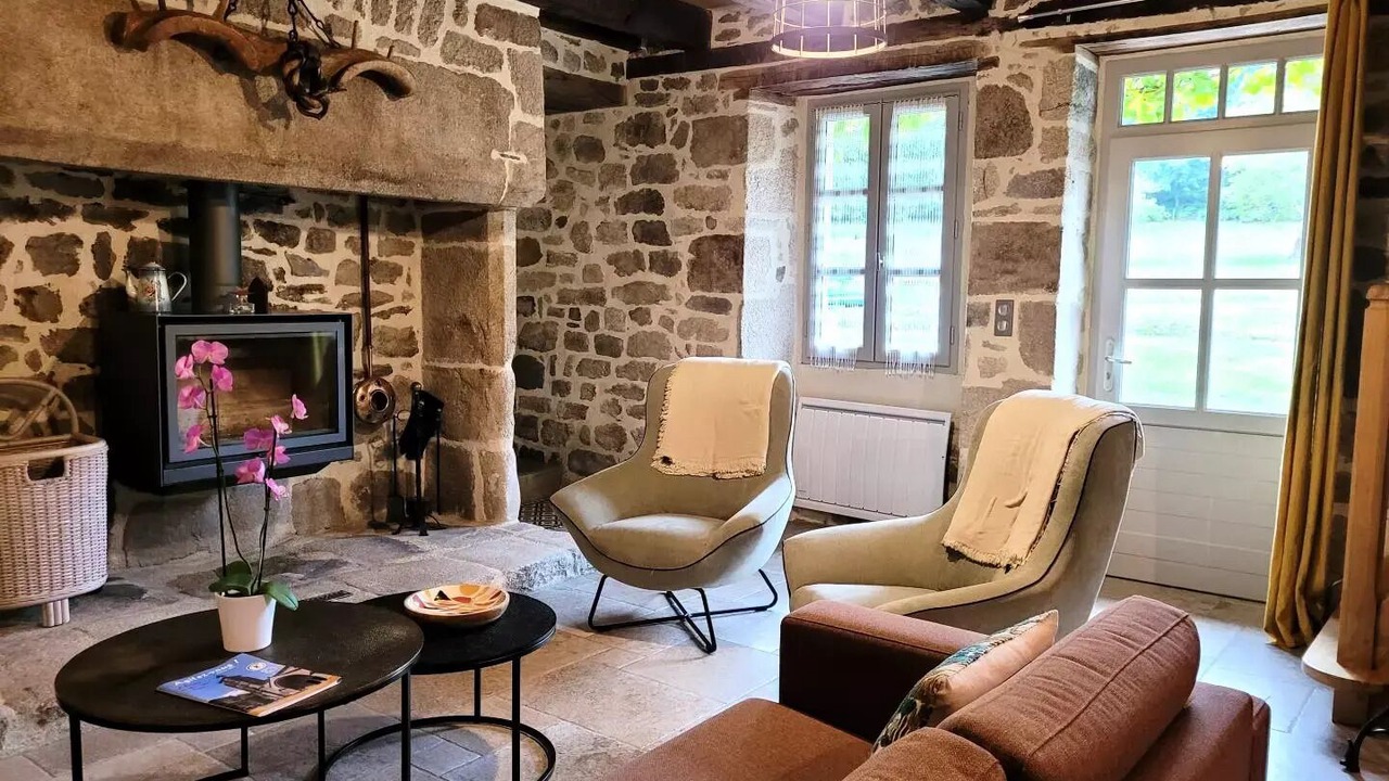 Photo of Livingroom in Sexcles