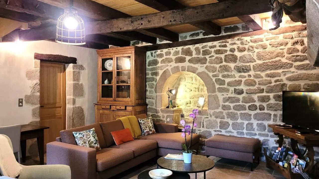 Photo of Livingroom in Sexcles