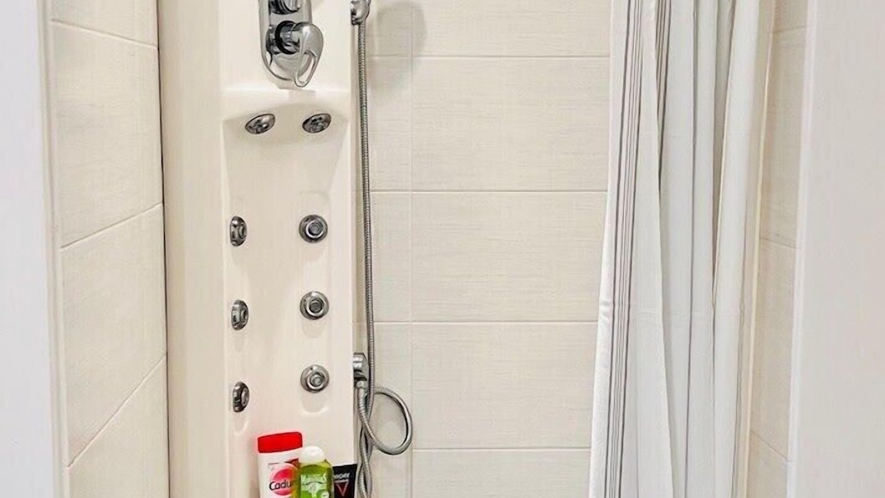 Photo of Bathroom in Puy-Saint-Pierre