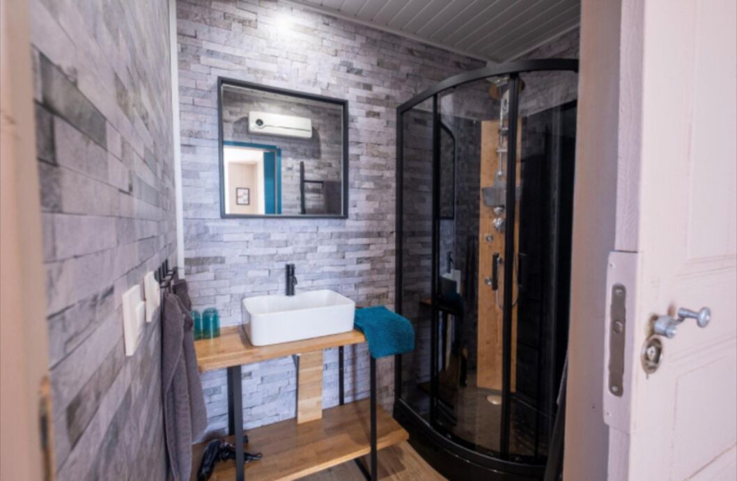 Photo of Bathroom in Auroux