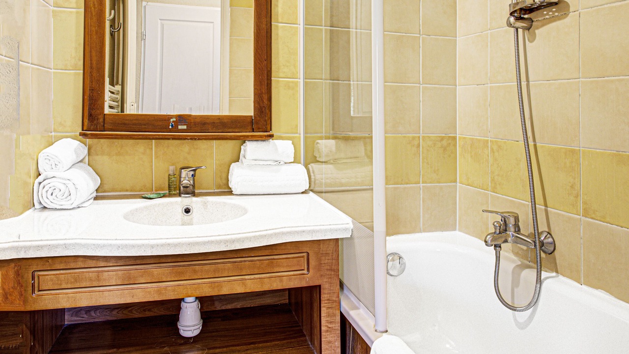 Photo of Bathroom in Pyrenees 2000