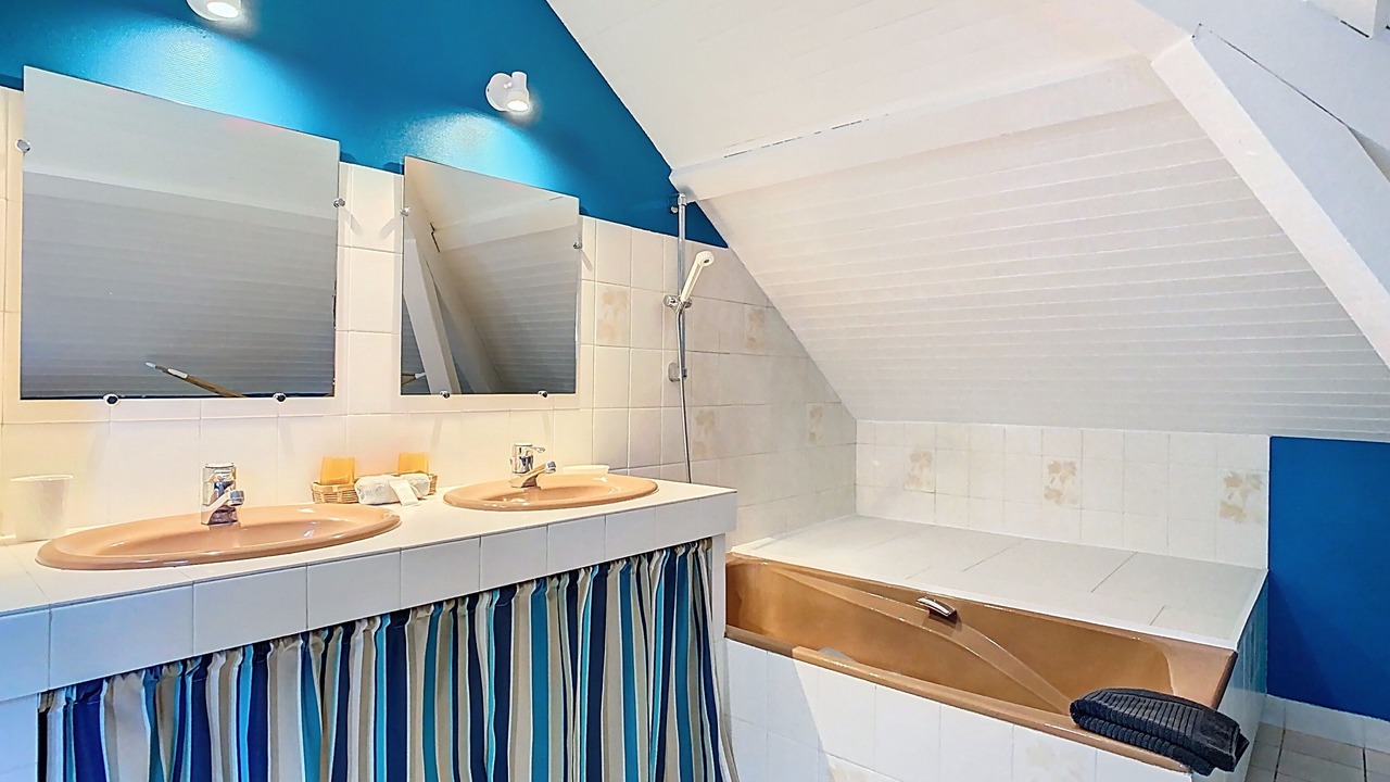 Photo of Bathroom in Saint-Laurent-du-Pont