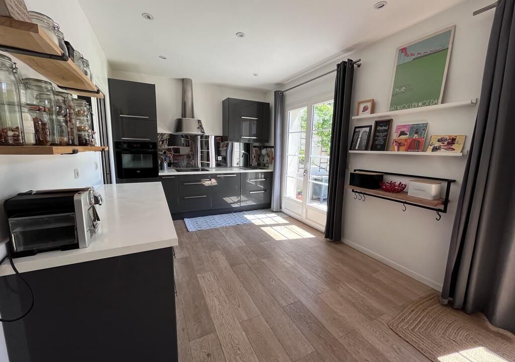 Photo of Kitchen in Chateauneuf-le-Rouge