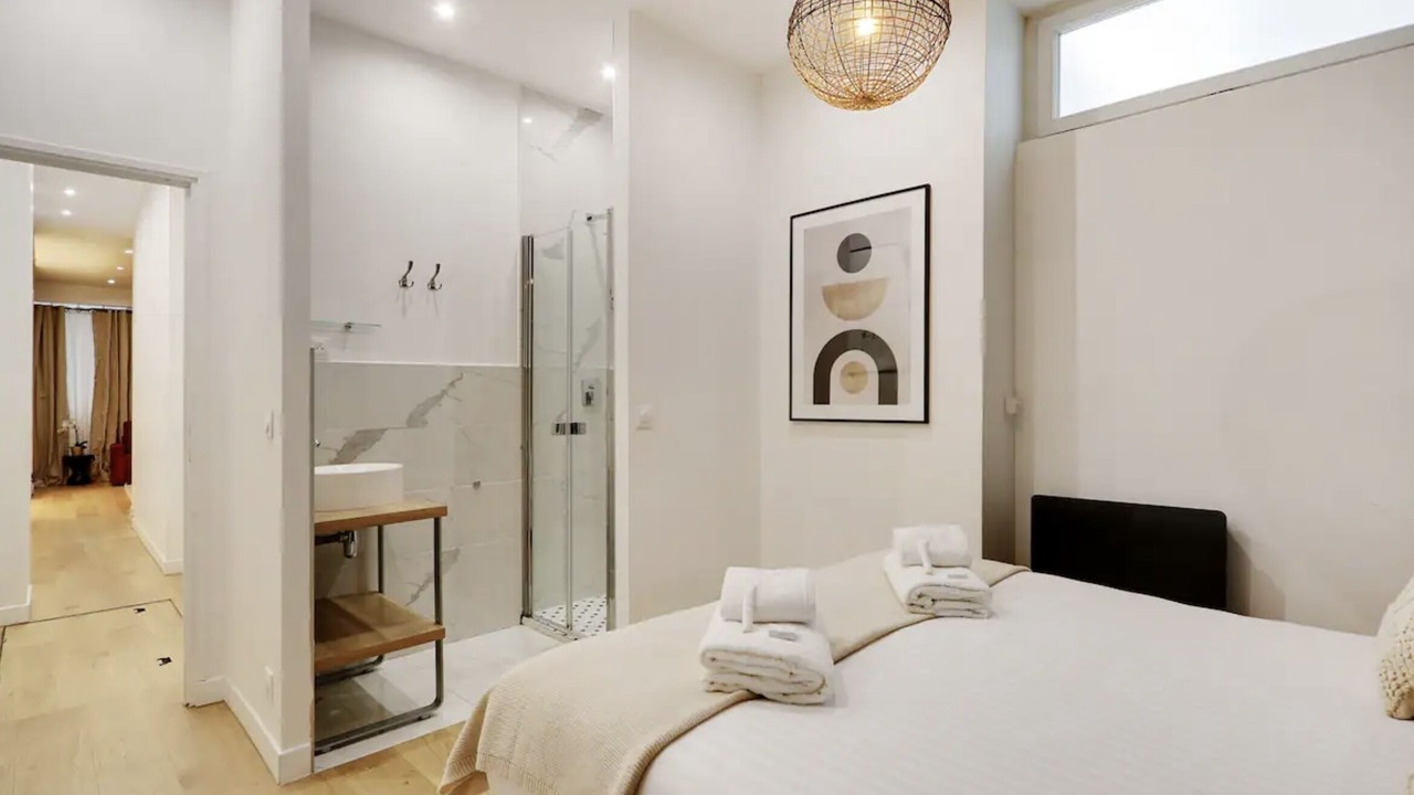 Photo of Bedroom in Pigalle