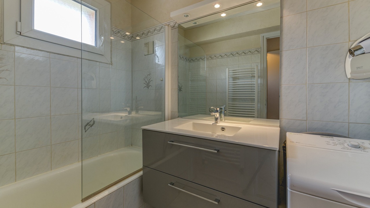 Photo of Bathroom in Bergers
