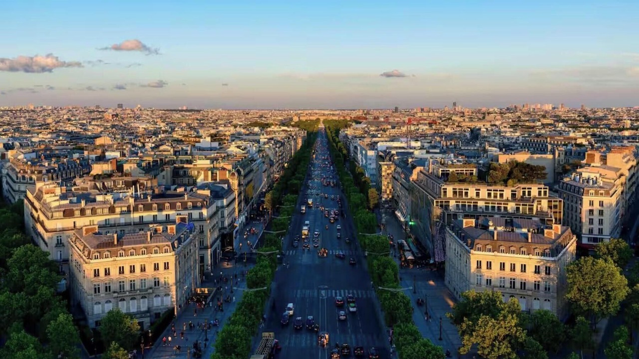 Photo of Outdoor in Champs-Elysees