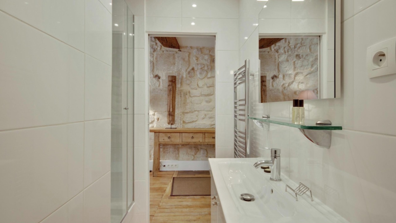 Photo of Bathroom in Quartier du Mail