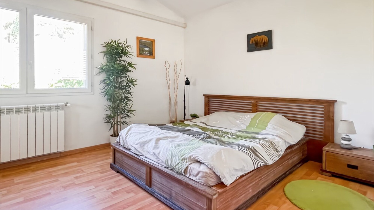 Photo of Bedroom in Ensues-la-Redonne