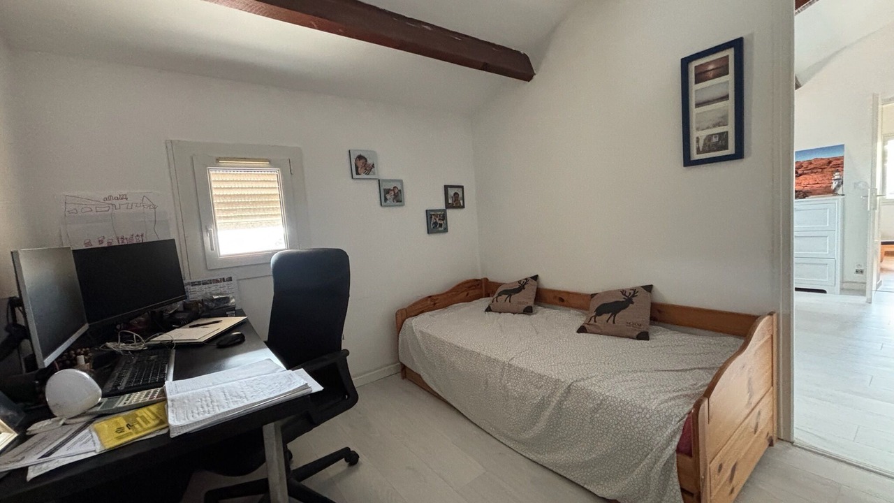 Photo of Bedroom in Ensues-la-Redonne