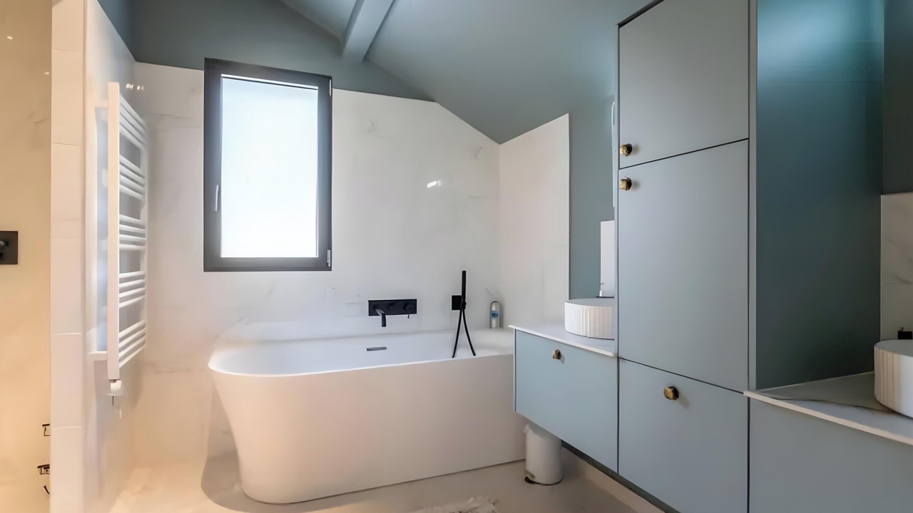 Photo of Bathroom in Echarvines
