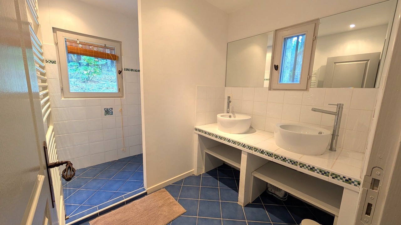Photo of Bathroom in Puy-Saint-Martin
