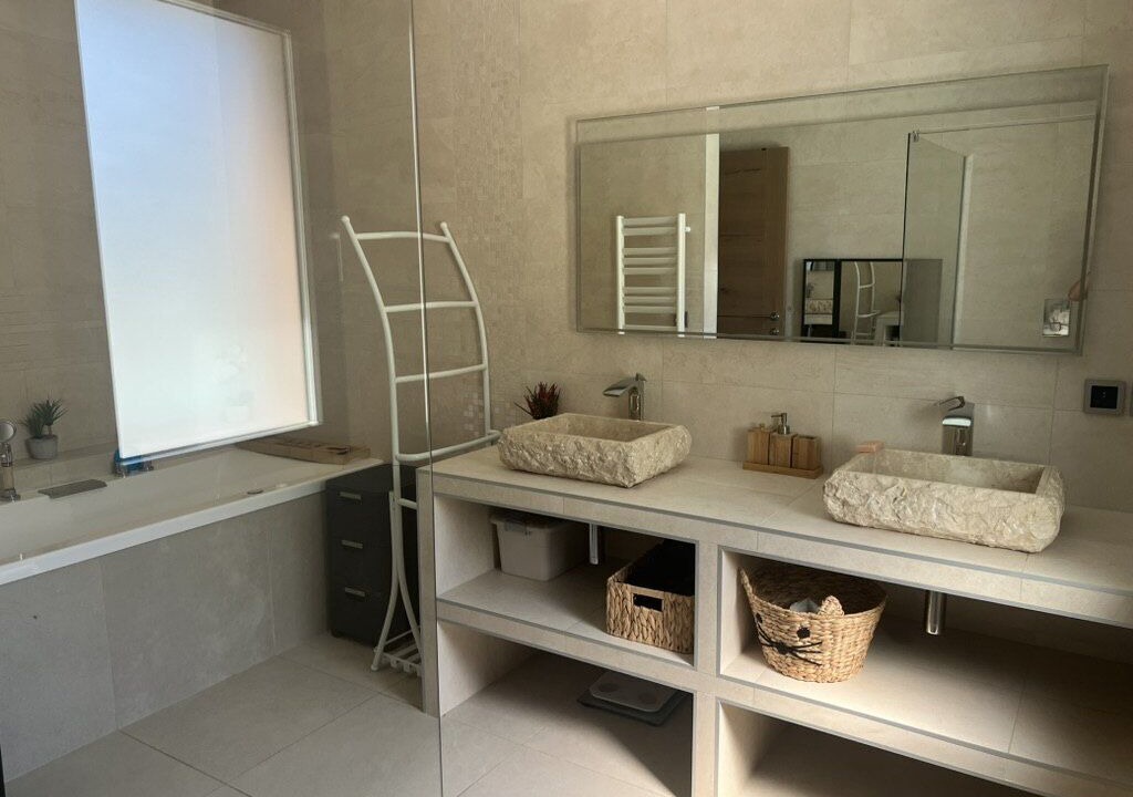 Photo of Bathroom in Rumilly