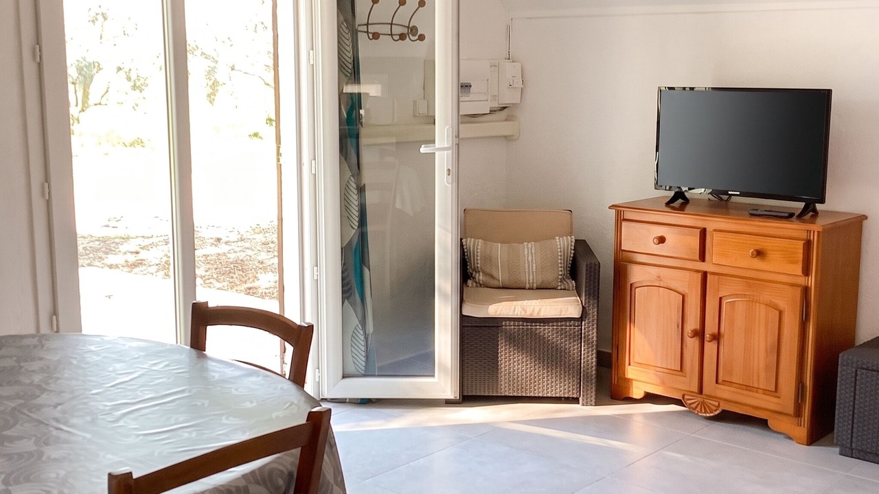 Photo of Livingroom in Saint-Nazaire-de-Pezan