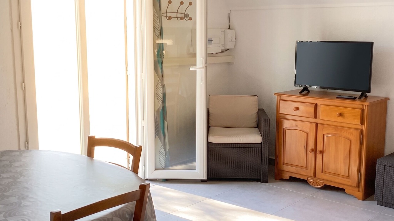 Photo of Livingroom in Saint-Nazaire-de-Pezan