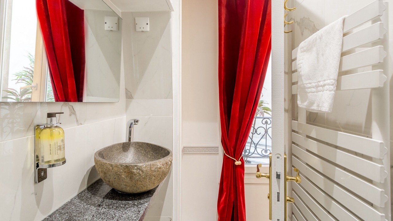 Photo of Bathroom in Quartier du Mail