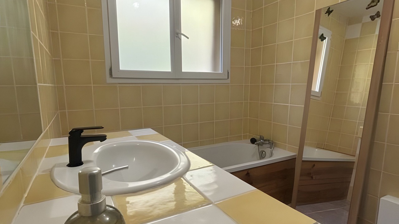Photo of Bathroom in Salles