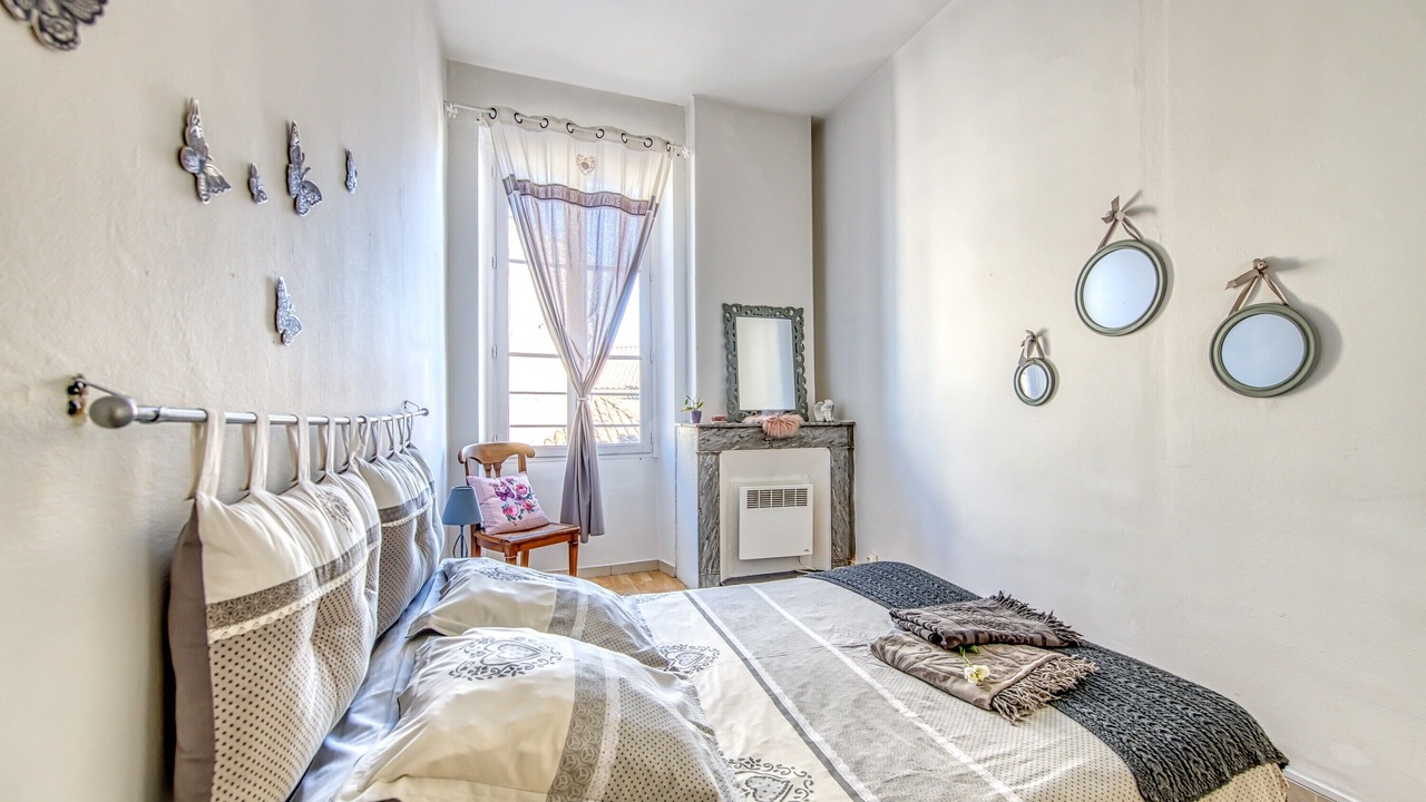 Photo of Bedroom in Lesparre-Medoc