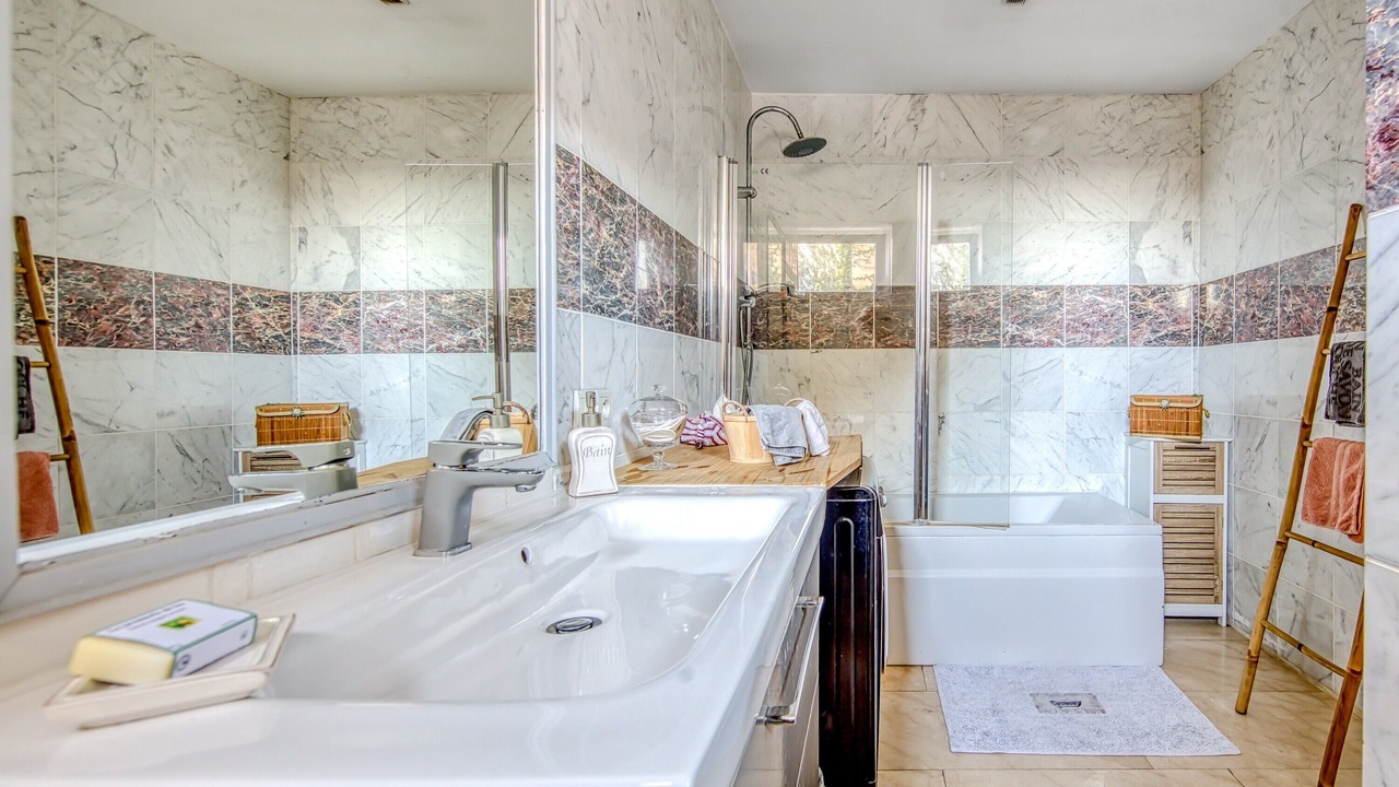 Photo of Bathroom in Lesparre-Medoc