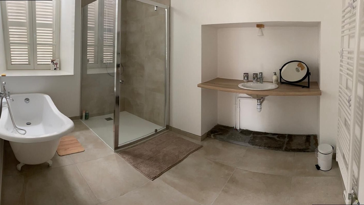 Photo of Bathroom in Oradour