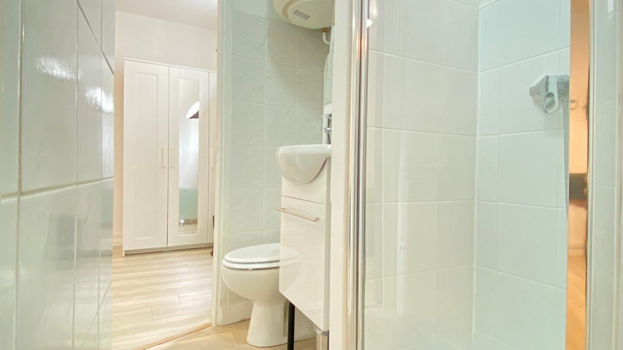 Photo of Bathroom in Quartier de la Salpetriere